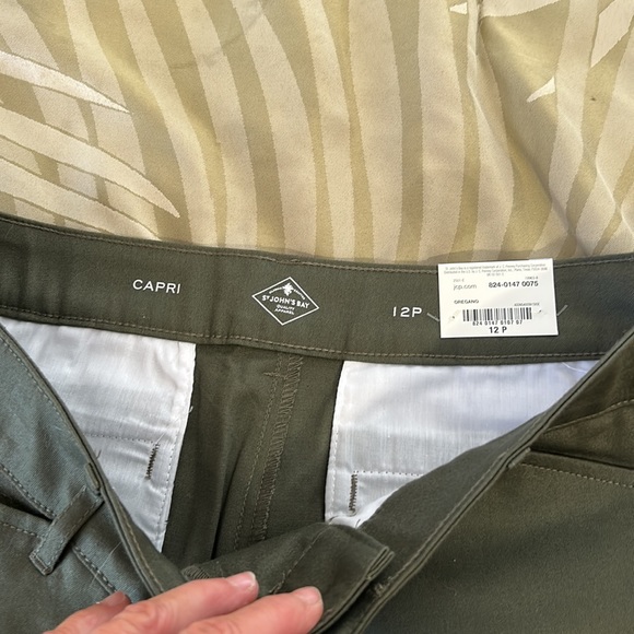 St John’s Bay Capri / NWT - Picture 7 of 10